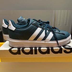 Adidas Grand Court 2.0 sneakers. Size 9